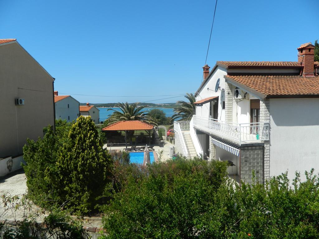 Apartments Vila Palma Medulin Exterior photo